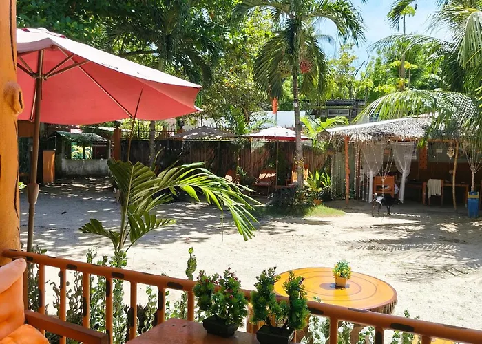 Maria's Deluxe Inn *