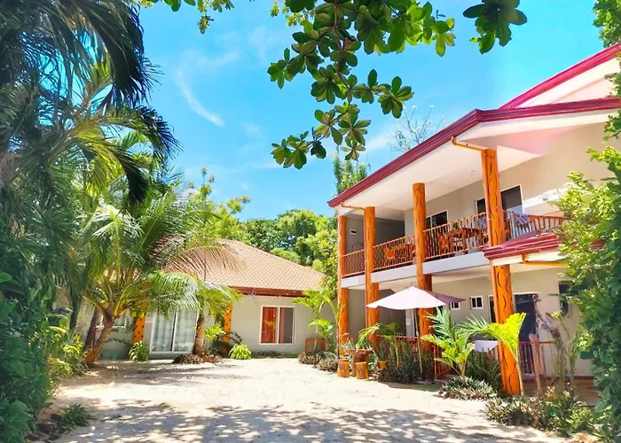 Inn Maria's Deluxe Pooc